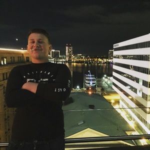 Meet your Posher, Devin